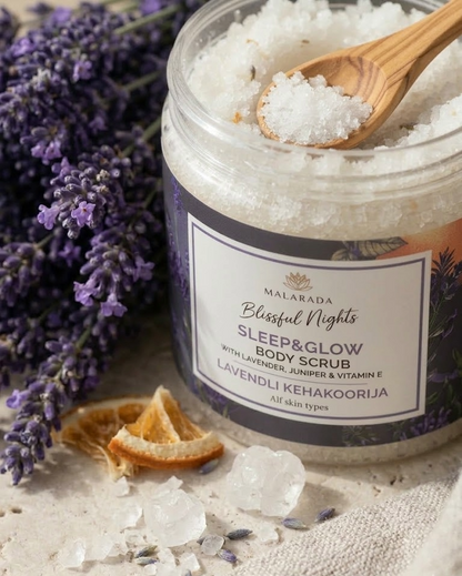 detalle de exfoliante corporal en tarro con ingredientes visibles y textura