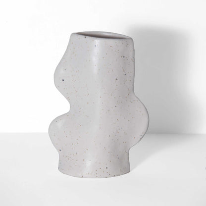 jarrón de cerámica blanco diseño orgánico en acabado mate